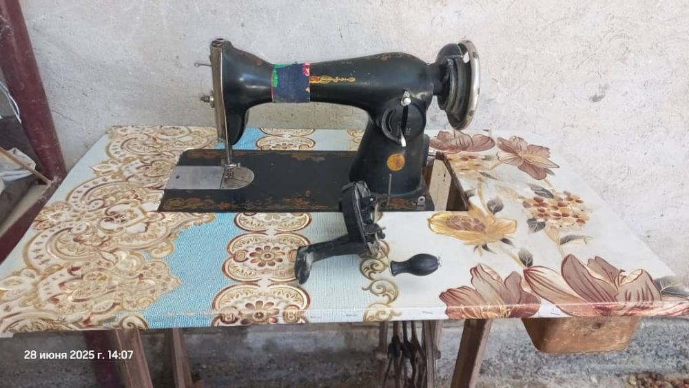 Швейная машинка .