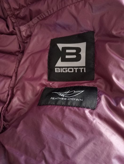 Vând geaca subțire cu puf Bigotti bărbați,pentru primăvară,preț 200
