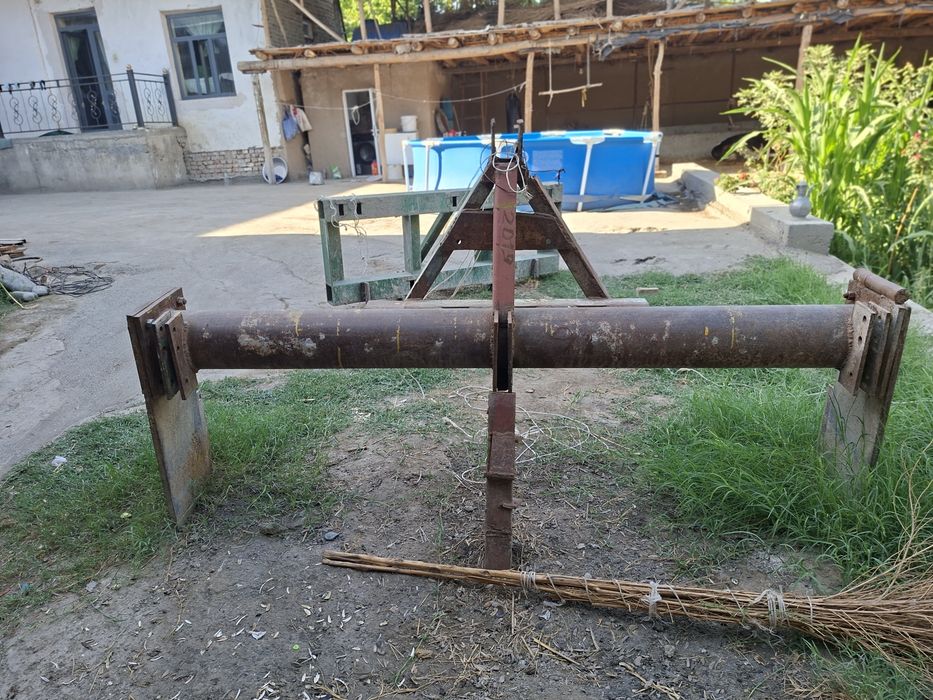 Ловол 504 трактор сотилади