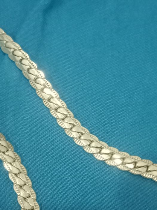 цепочка серебреная,проба есть