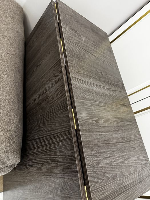 Стол гостевой в хорошем состоянии