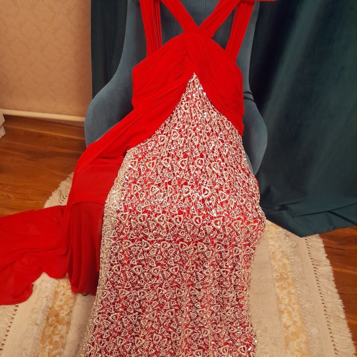 Роскошное вечернее платье