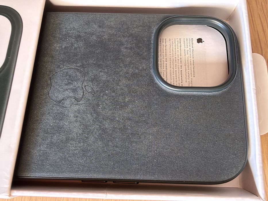ЧИСТО НОВ калъф Apple iPhone 15 FineWoven Case MagSafe