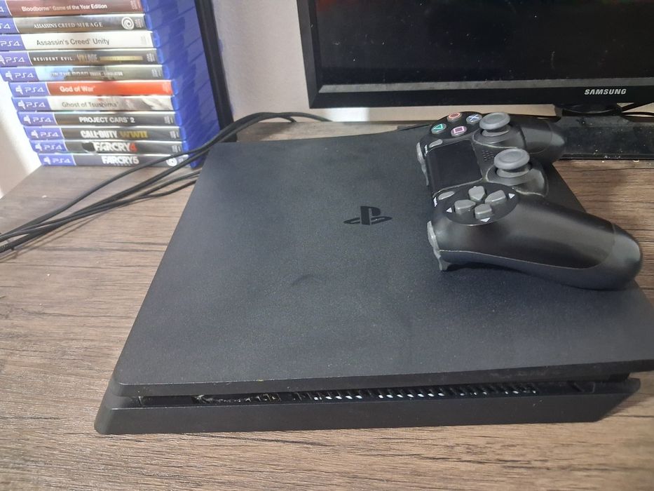 PS4, stare foarte bună cu 12 jocuri