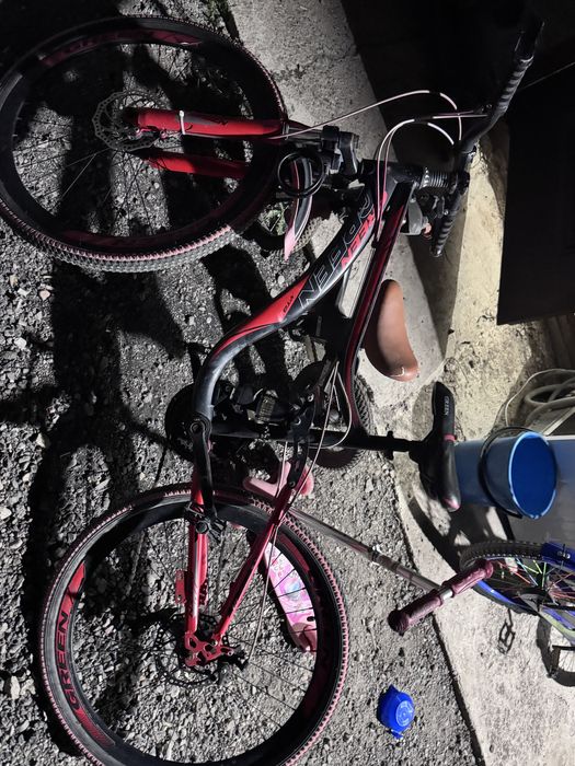 Велосипед на мальчика и девочку