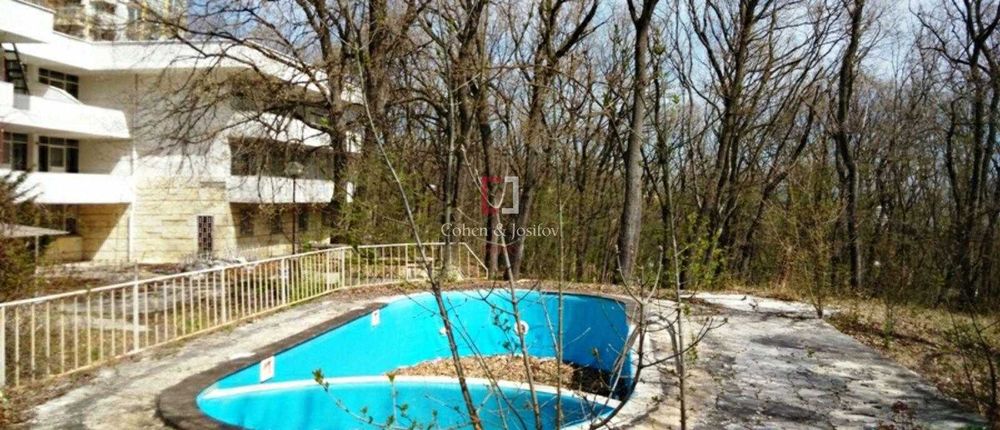 Продава се Хотел в к.к. Златни пясъци - 2000 кв.м за 600 €/кв.м - Снимка #2