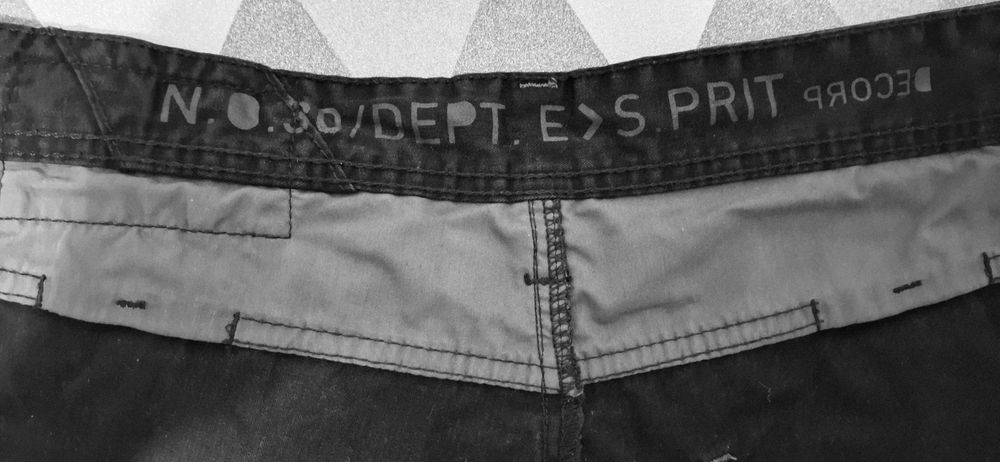 Мъжки спортно-елегантен марков панталон на Esprit, размер M-48.