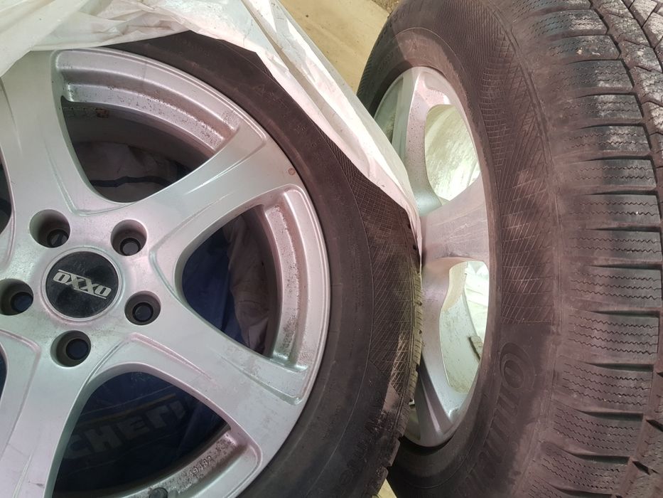 Продавам джанти със зимни гуми 225/65/17 Continental за Тойота Рав 4