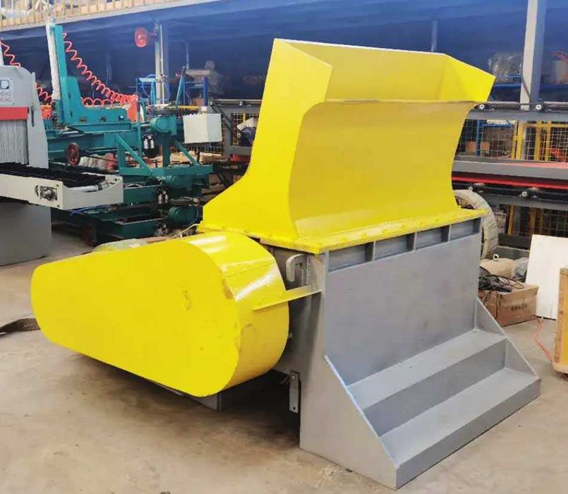 нов индустриален шредер за дробене на дървени палети и отпадъци