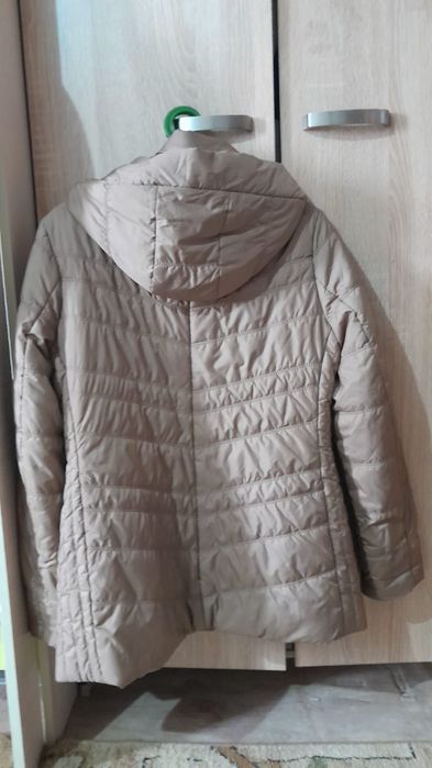 Продам женскую куртку