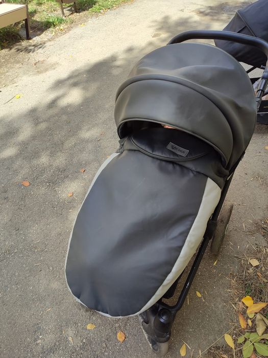 Продам коляску три в одном