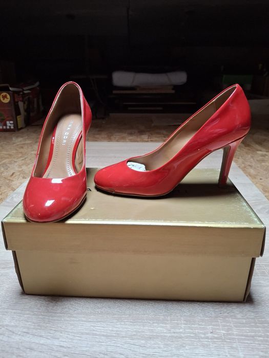 Pantofi de piele lacuita