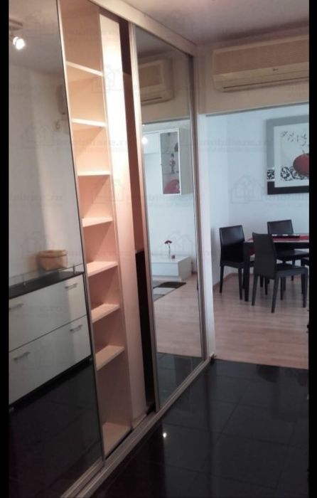 Apartament cu 2 camere decomandate de închiriat, central