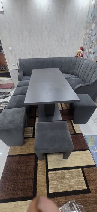 Vand set coltar plus masă superb!