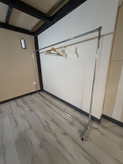 Продам вешалку хромированную