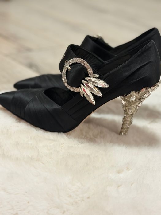 Елегантни обувки на ток Miu  Miu