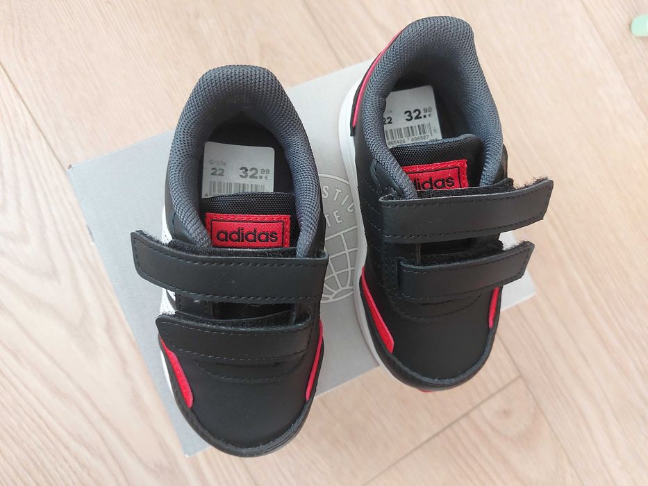 НОВИ Детски сникърси Адидас. Детски маратонки Adidas бебе