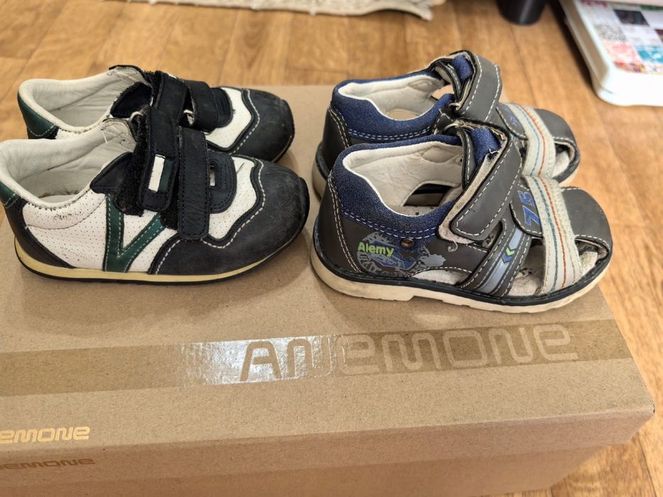 Продам кроссовки и сандали на мальчика