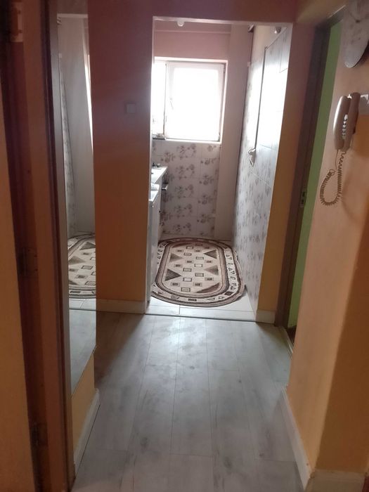 Apartament cu trei camere de vanzare.