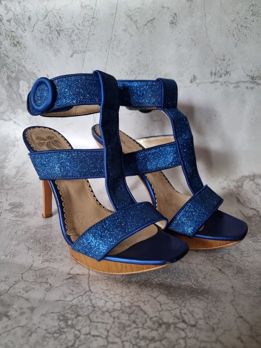 Туфли босоножки на шпильке