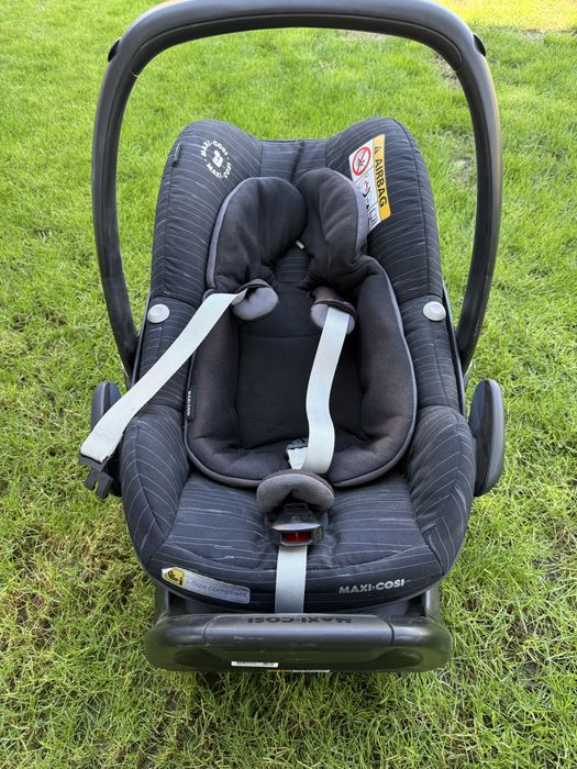 Детско столче за кола Maxi-Cosi Pebble Plus + ISOFIX база