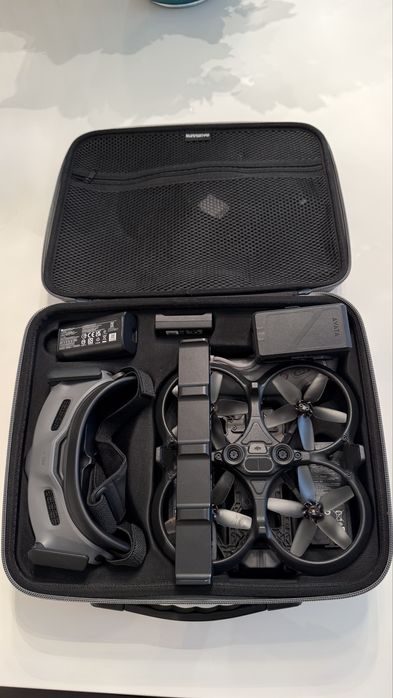 DJI Avata pachet complet(3 baterii extra , ochelari , joystick)
