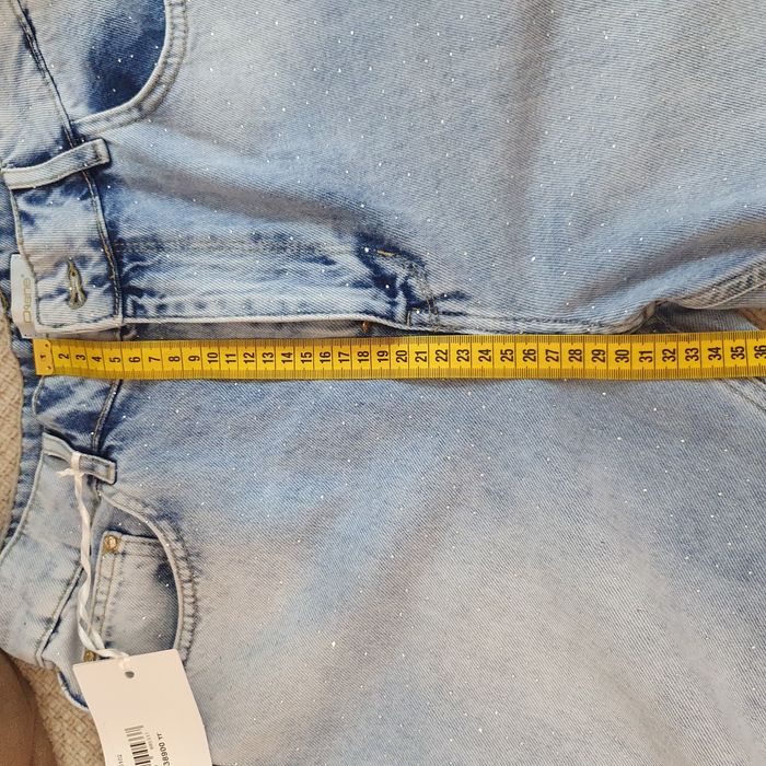 Продам бермуды Dshe