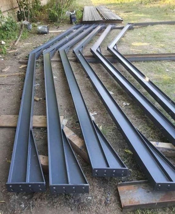 Vand ferme metalice la 10 m prindere suruburi