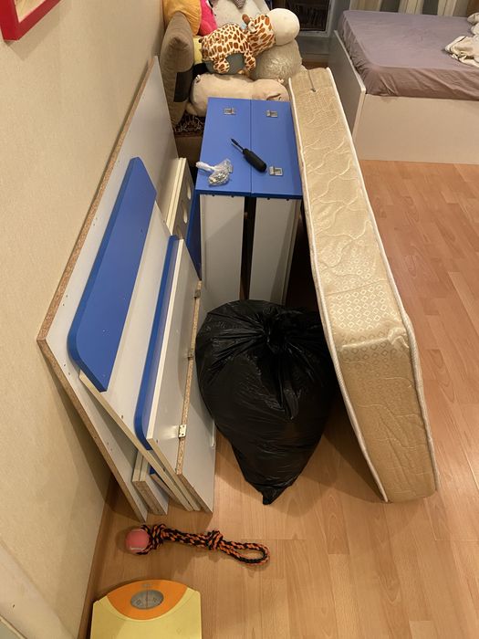 Кровать детская с ящиками.