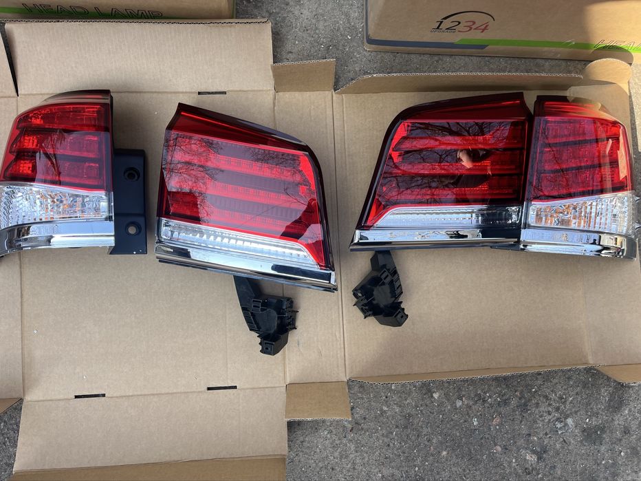 Фонари задние на Lexus LX 570