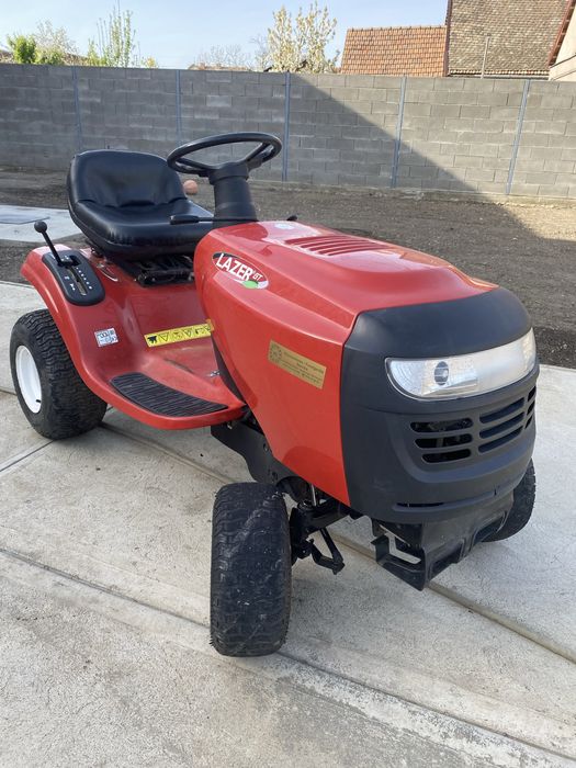Tractoras tuns gazon fara masa de taiere