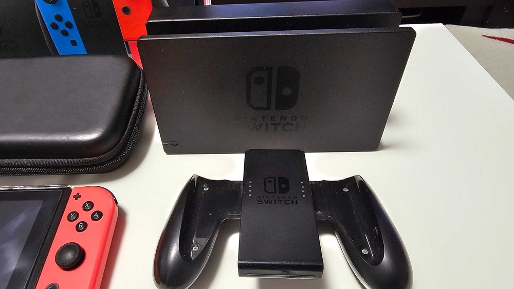Vand consola Nintendo Switch pachet complet