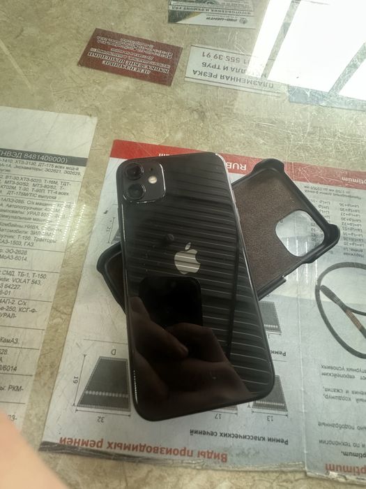 Продам айфон 11 на 128 гигов