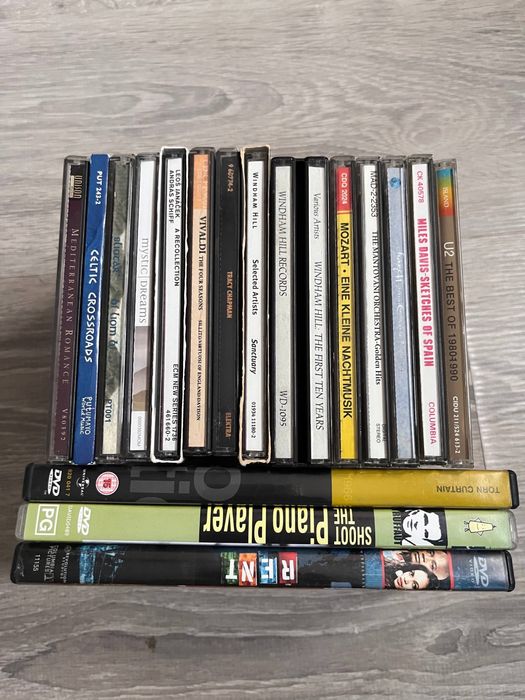 Виниловый проигрыватель и CD проигрыватель