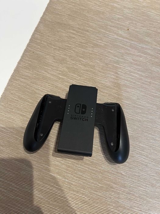 Nintendo Switch + Pro Controller и още два + 6 игри