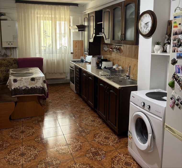 Inchiriez apartament cu 2 camere  zona centrala (Finanțe )etaj 1