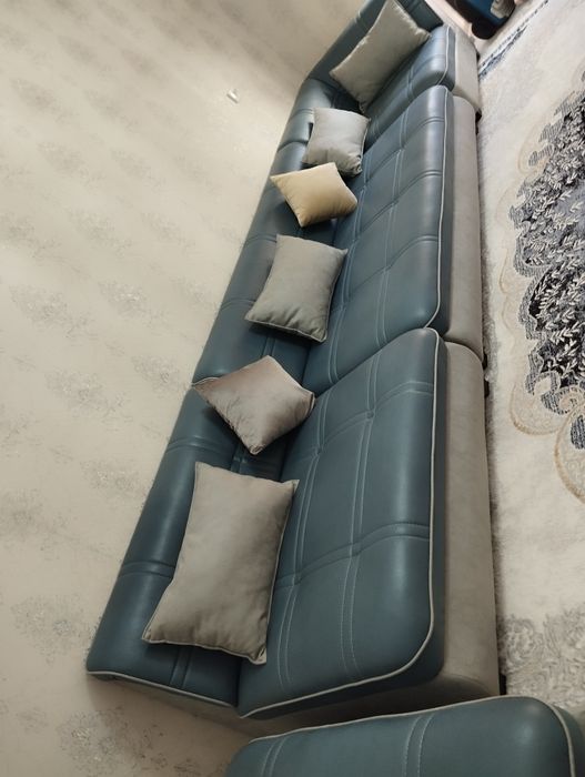 Divan mebeli srochno sotiladi