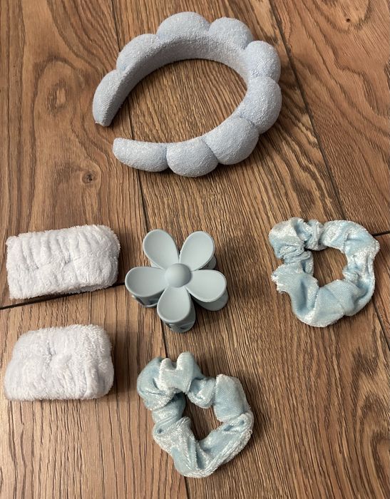 Set SPA ingrijire fete: bentita catifea  clema elastice bratari