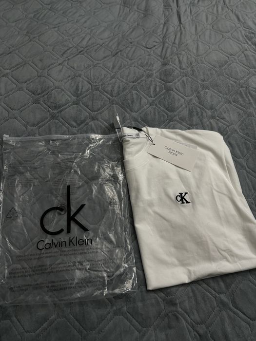 Футболка новая Calvin klein