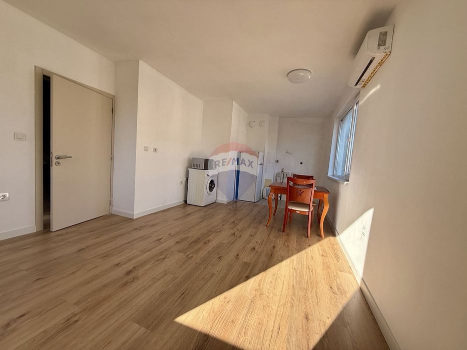 Южен двустаен апартамент с морска гледка за продажба, кв. Бриз, гр. В