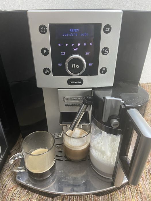 Expresor cafea Delonghi perfecta capucino cu cana de lapte