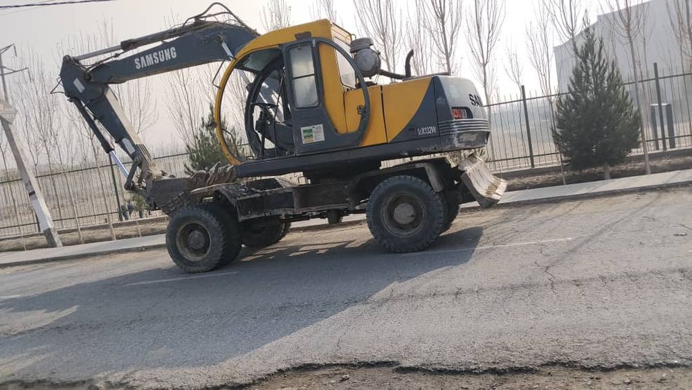 Самсунг 132 сотилади холади яхши  юриб турган техника