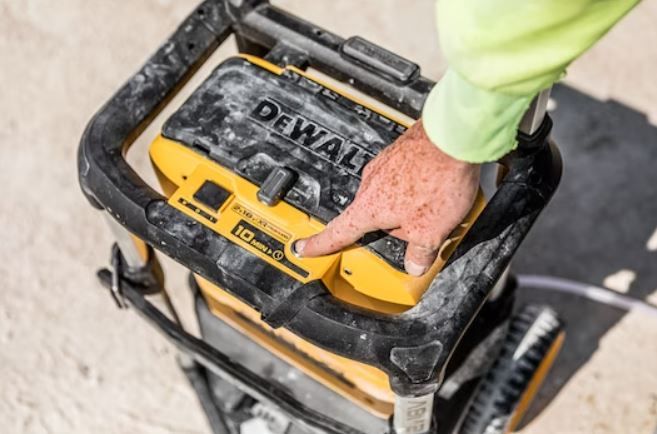 Акумулаторна водоструйка DEWALT DCMPW1600N  2×18 V