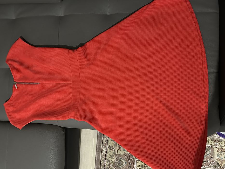 Красное платье от Motivi