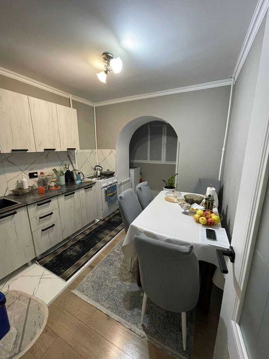 Продам 2 комнатную 8 микрорайон