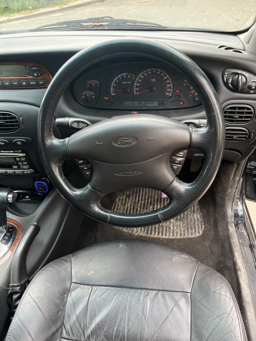 Vand limuzina ford dorchester