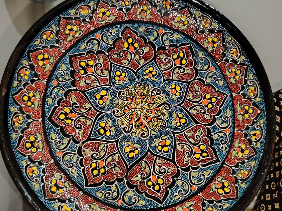 Idish nabor sotamiz xohlagancha bor sopol idish.