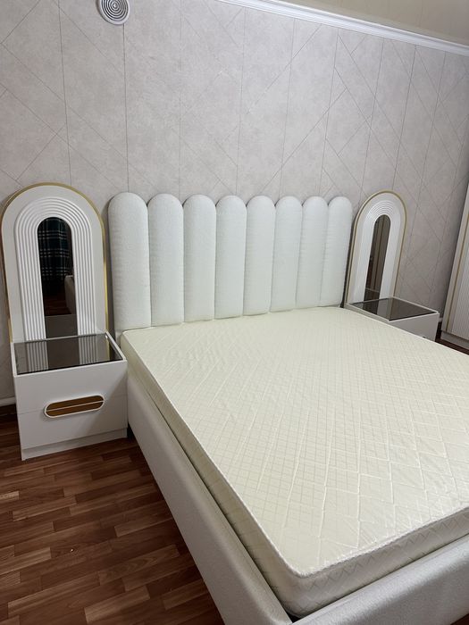 Продам спальный гарнитур