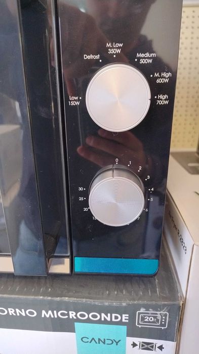 Чисто нова Черна Микровълнова печка Candy-Кенди 20 л 700 W Defrost
