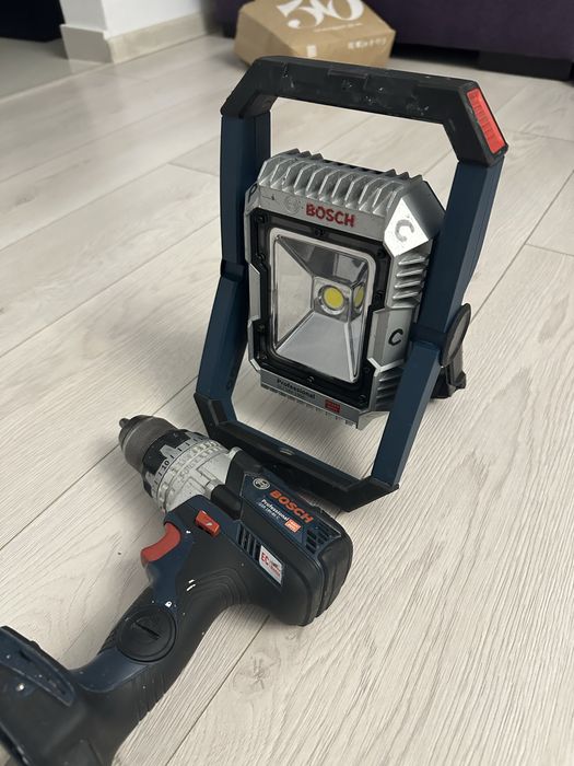 Set profesional Bosch - bormasina plus Lampa